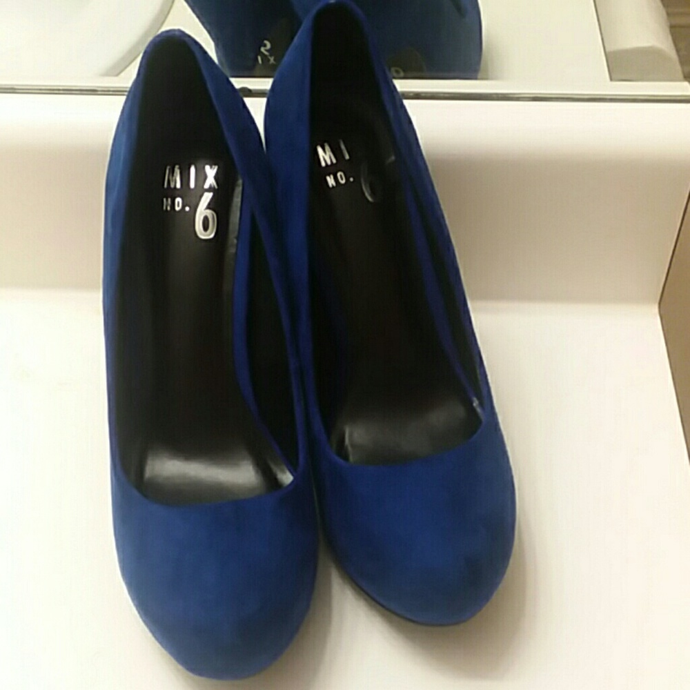 Shoe (Size runs small)